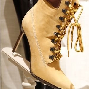 Manolo Blahnik Oklamod Timbs